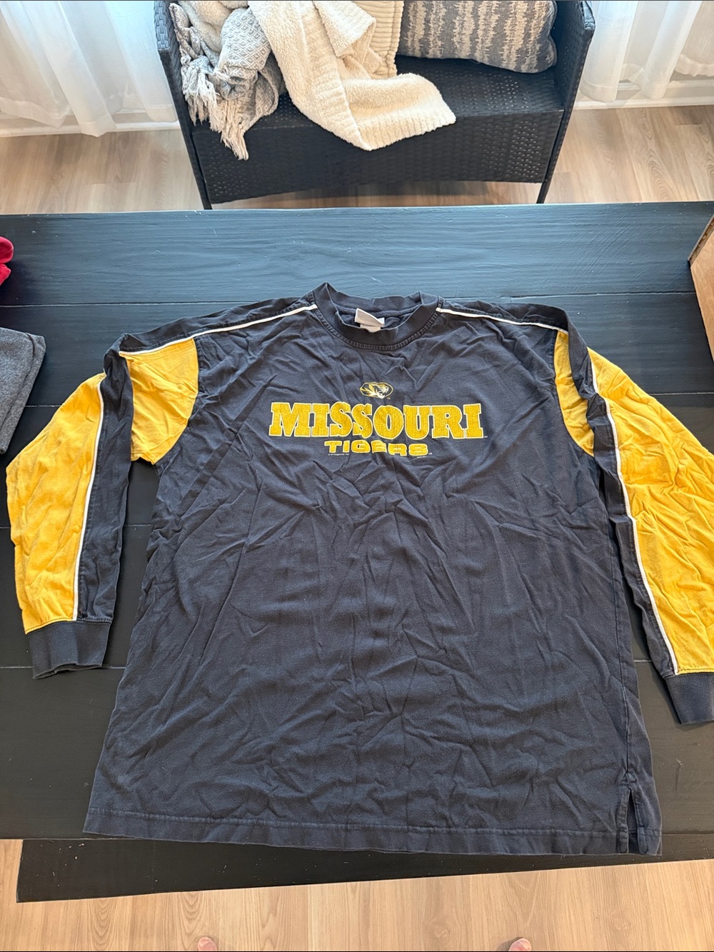 VintageMissouri Tigers Men's Long-Sleeve Crewneck Shirt - Black & Yellow